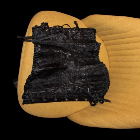 🖤 Black Floral Corset with Bow & Sculpted Bust – Romantic & Bold - Picture 4 of 5